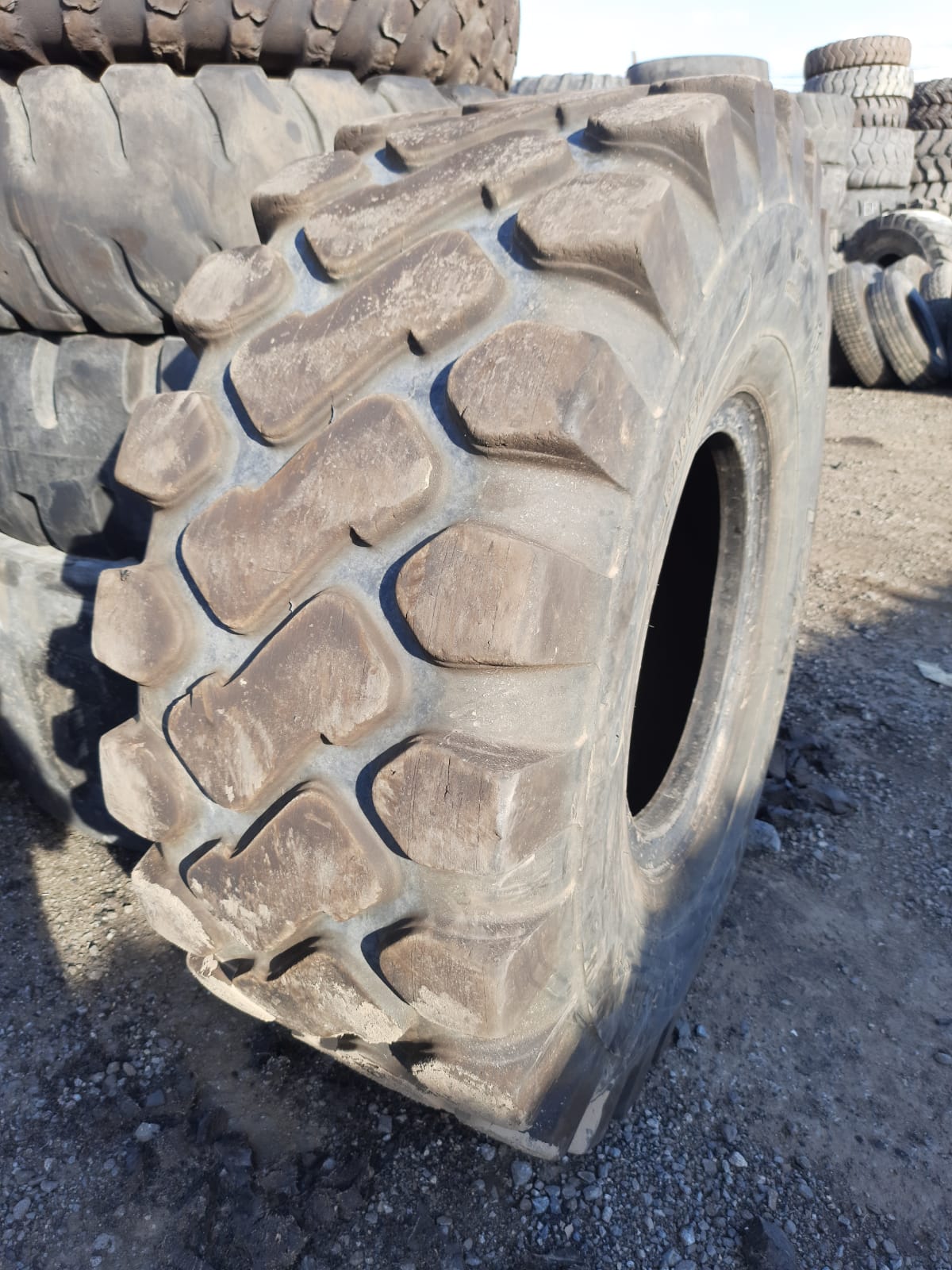 Шина б/у 23.5-25 Load Master L3 Camso