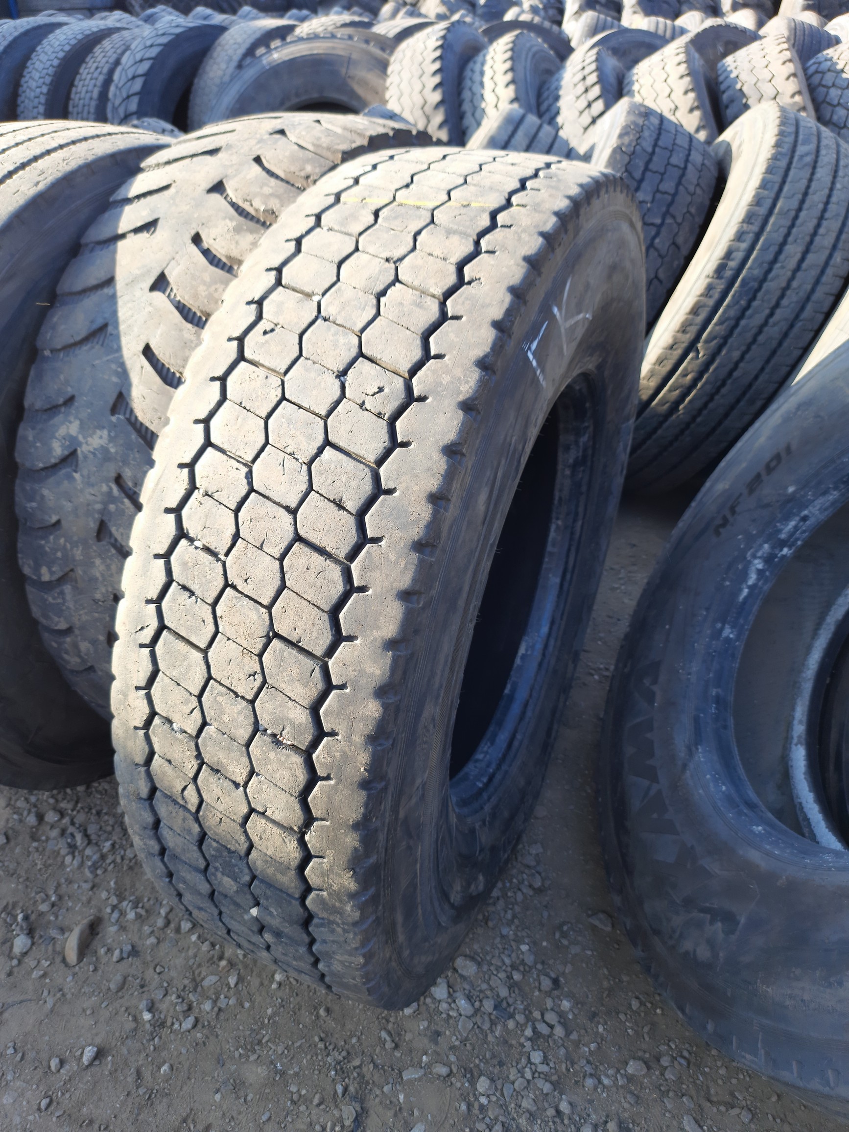 Шина б/у 315/80R22.5 NR 201 Кама